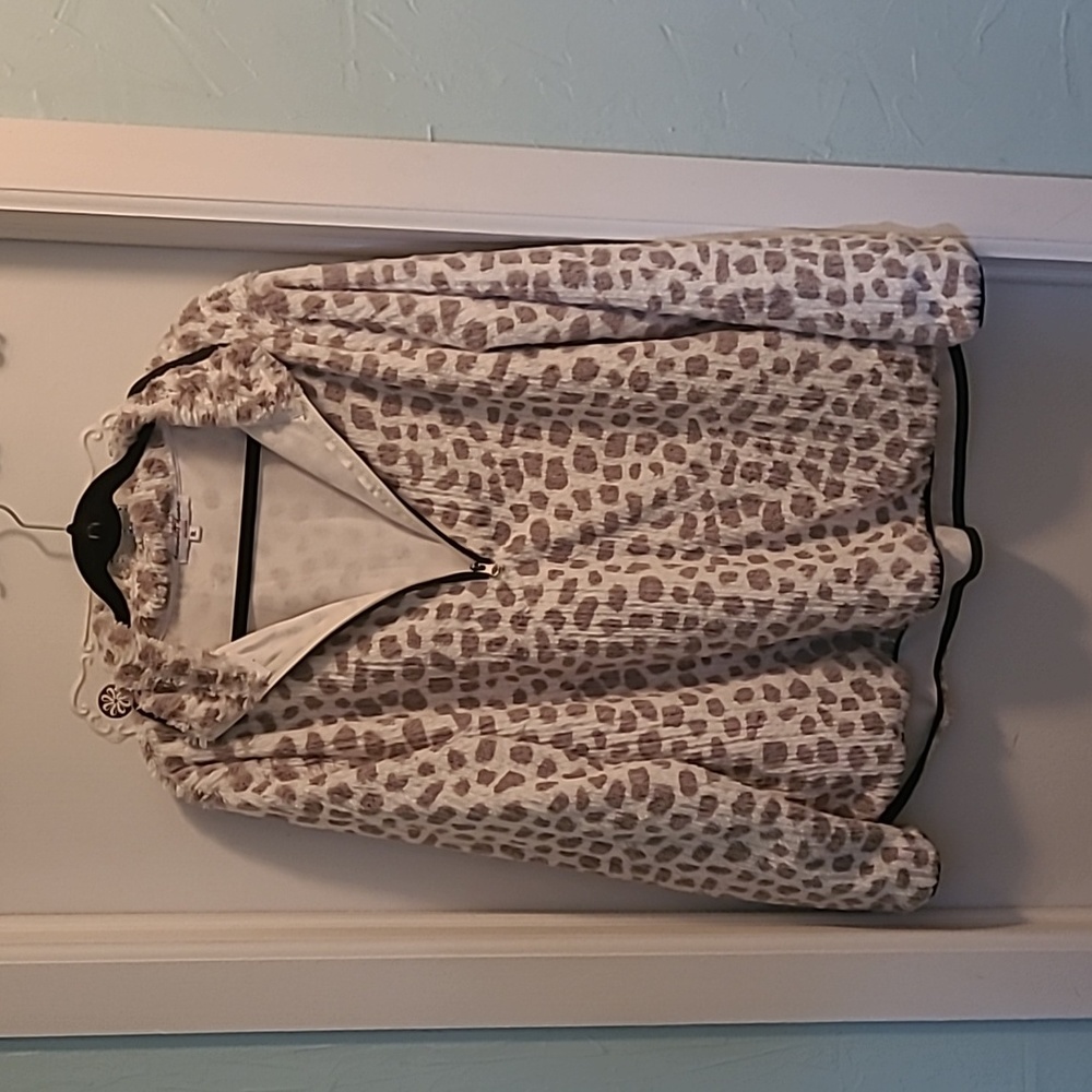 Discount Divas fuzzy cheetah pullover